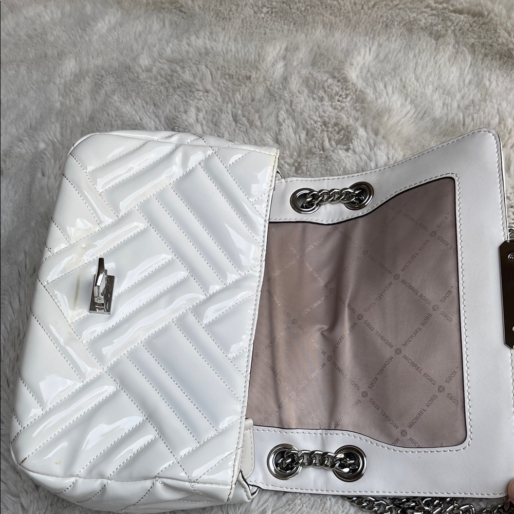 Michael Kors Peyton Quilted patent leather Shoulder Bag - Picture 8 of 16
